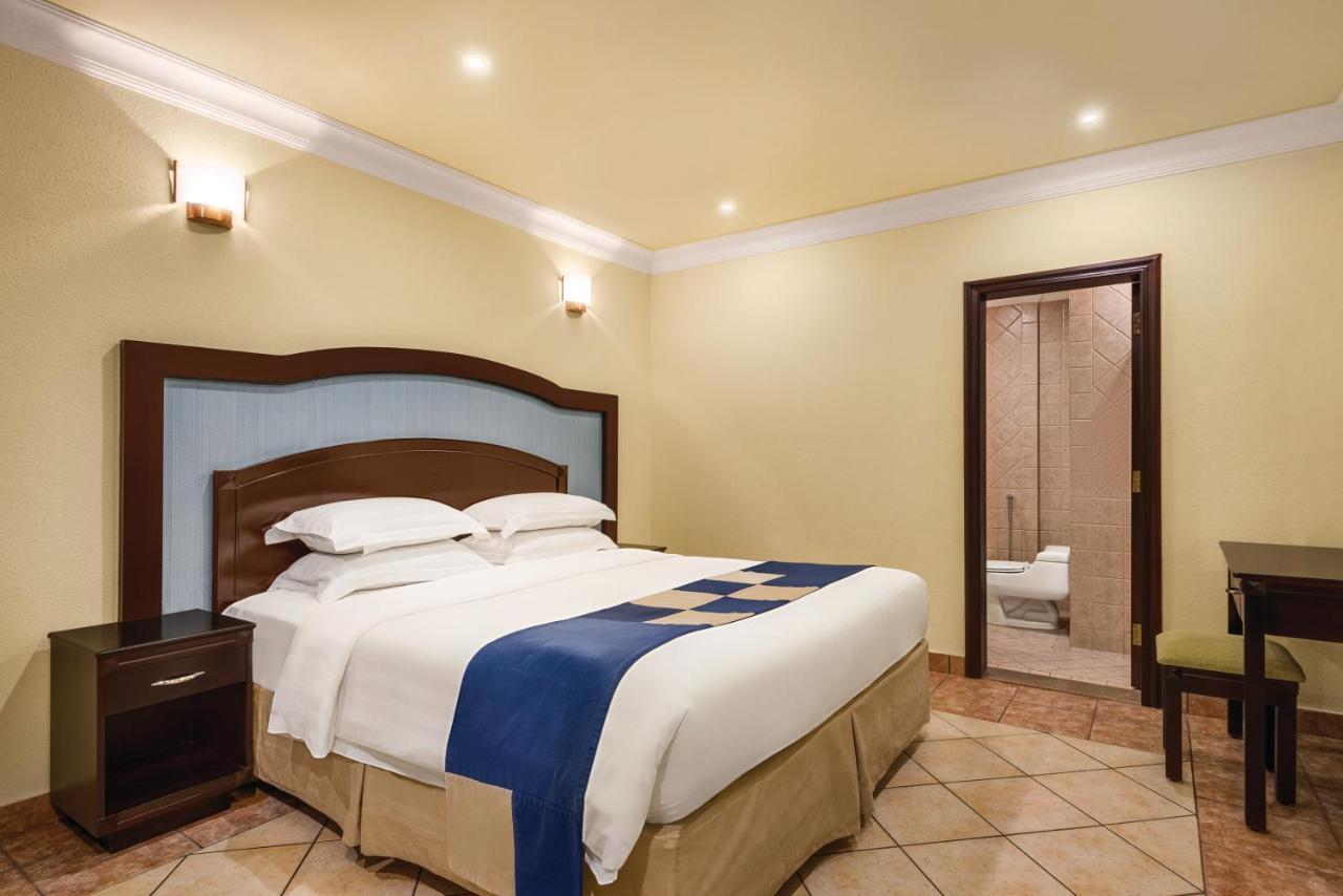 Howard Johnson Dammam Hotel Екстер'єр фото