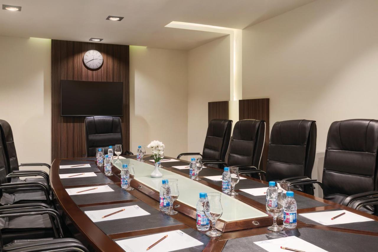 Howard Johnson Dammam Hotel Екстер'єр фото