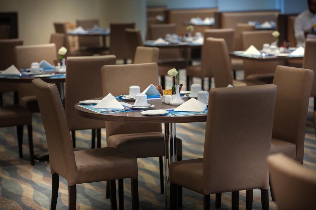 Howard Johnson Dammam Hotel Екстер'єр фото
