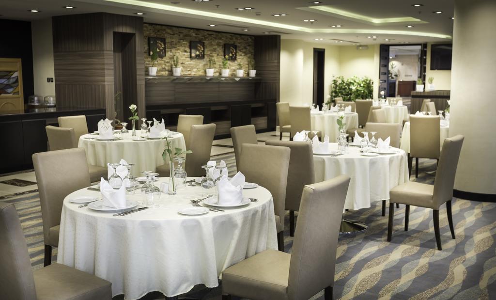 Howard Johnson Dammam Hotel Екстер'єр фото